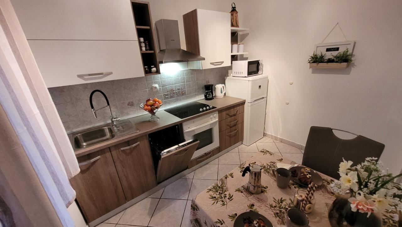 Lily Lägenhet Krk Town Exteriör bild